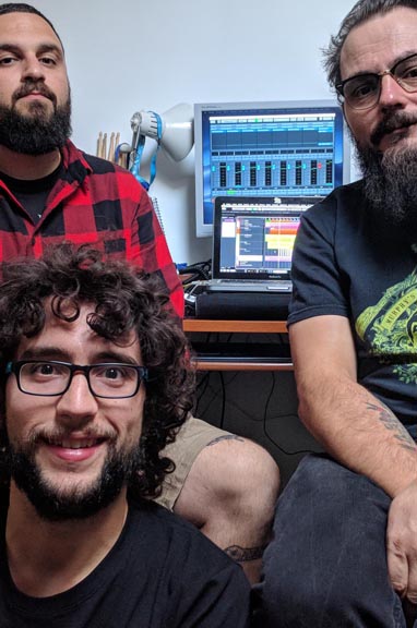 Raúl Vázquez con "Gagarin" en el estudio